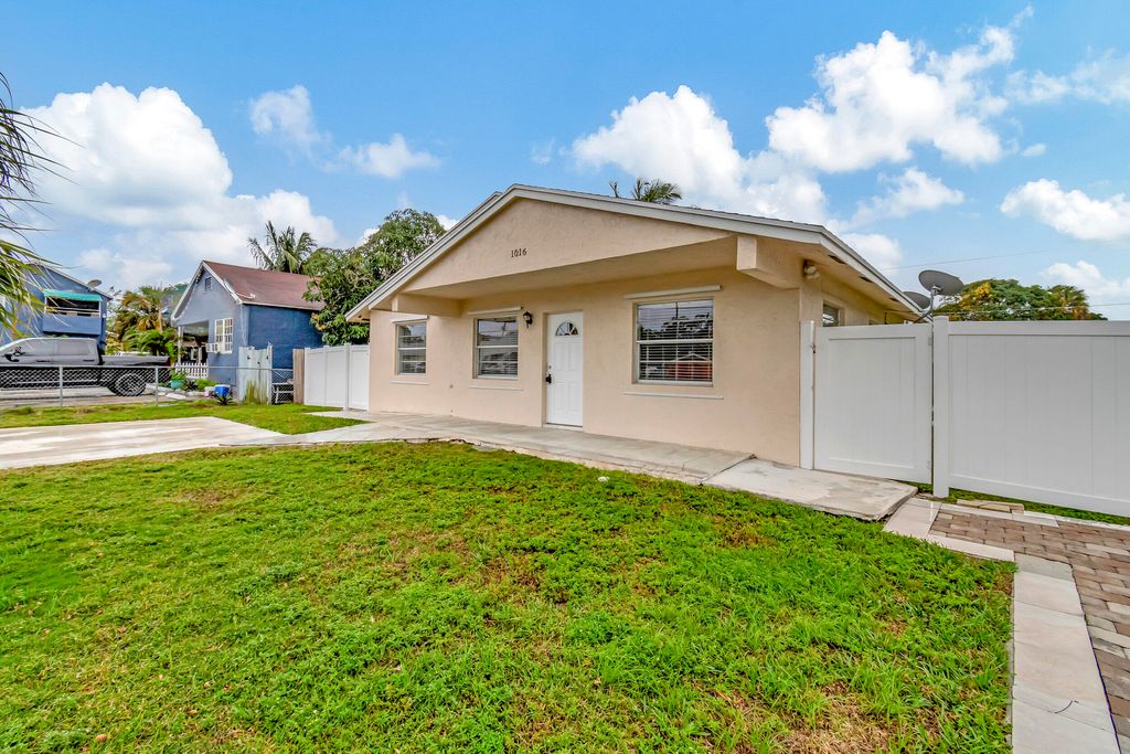 Photo of 1016 W Lakewood Road, West Palm Beach, FL 33405 (MLS # R11158748)