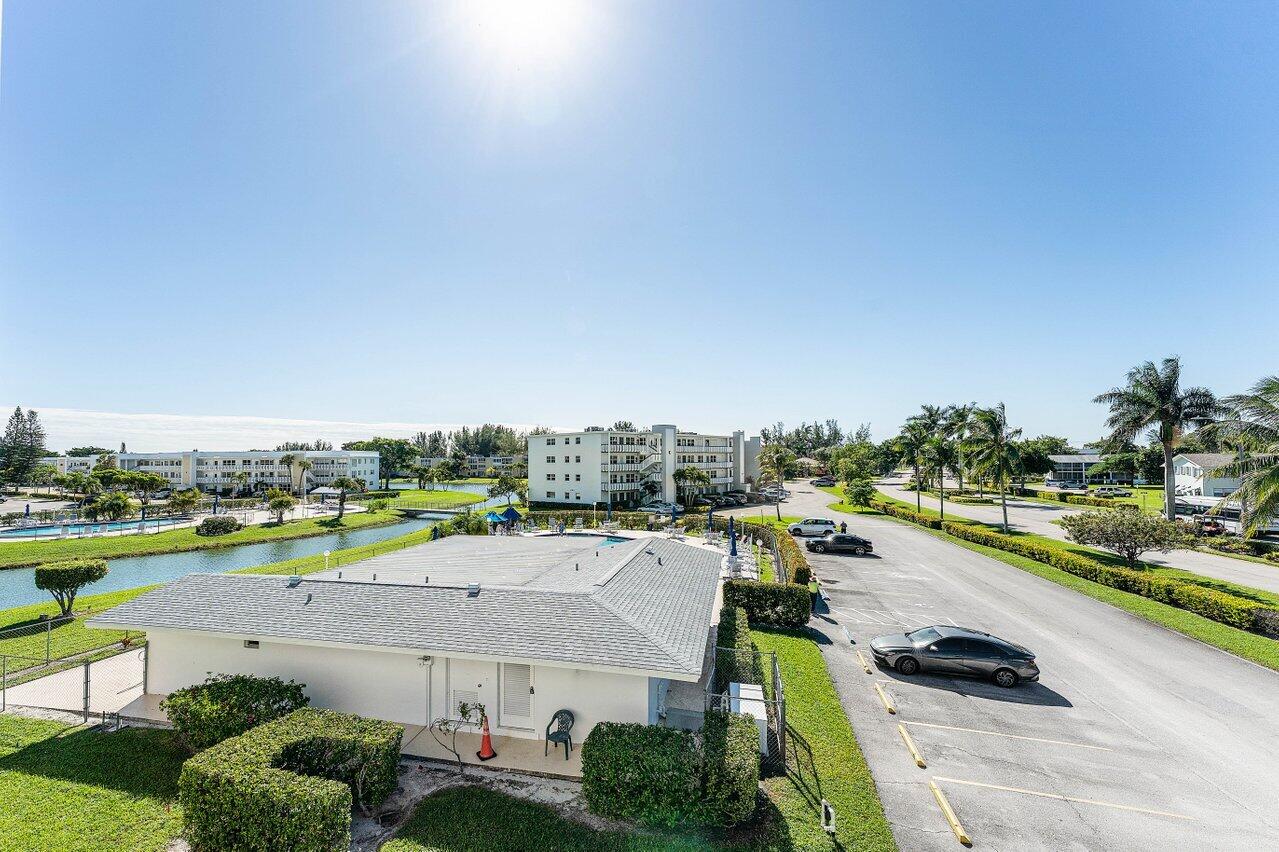 WELLINGTON CONDOS - Residential