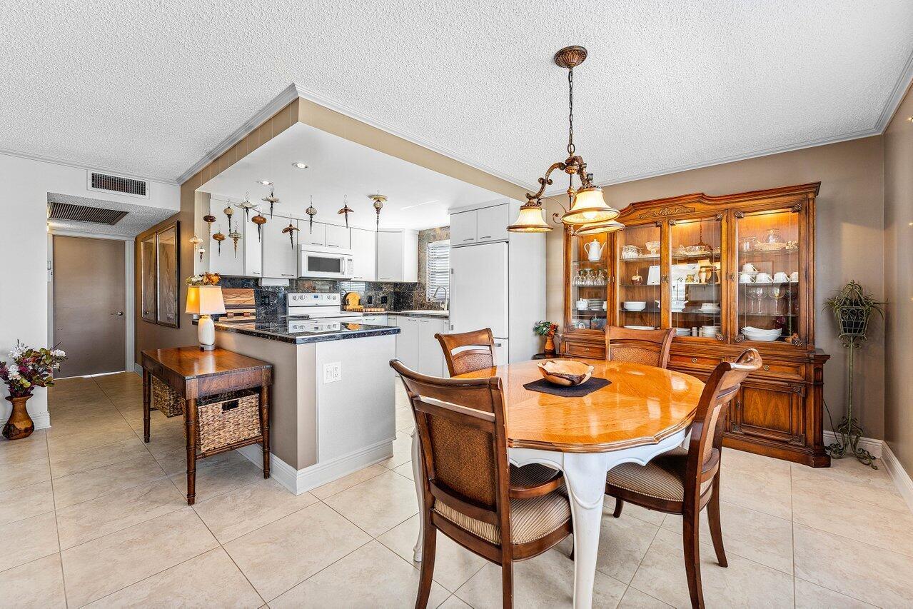 WELLINGTON CONDOS - Residential