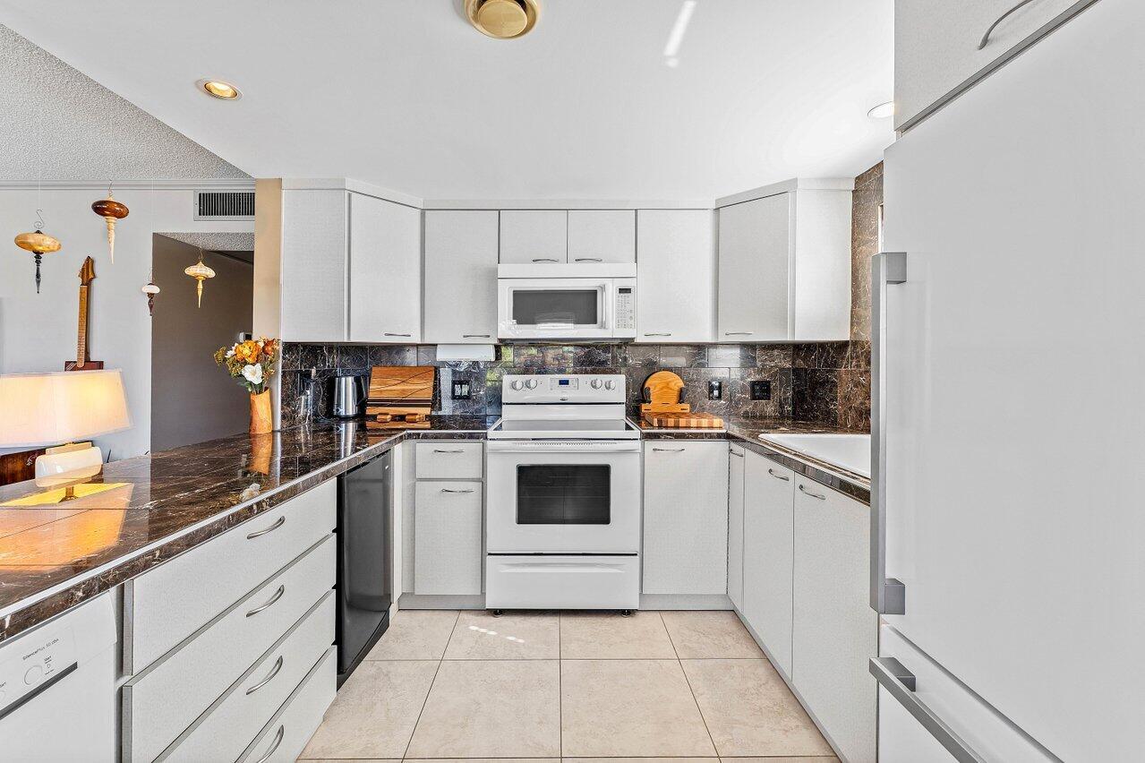 WELLINGTON CONDOS - Residential