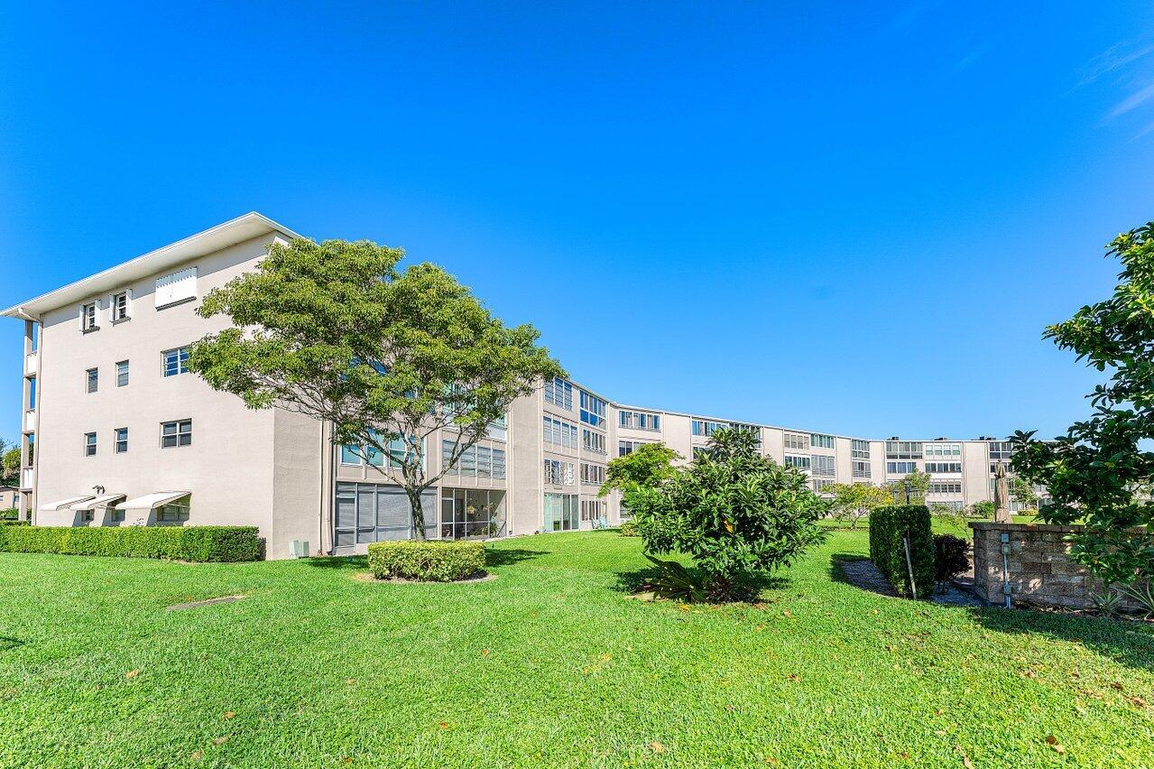 WELLINGTON CONDOS - Residential