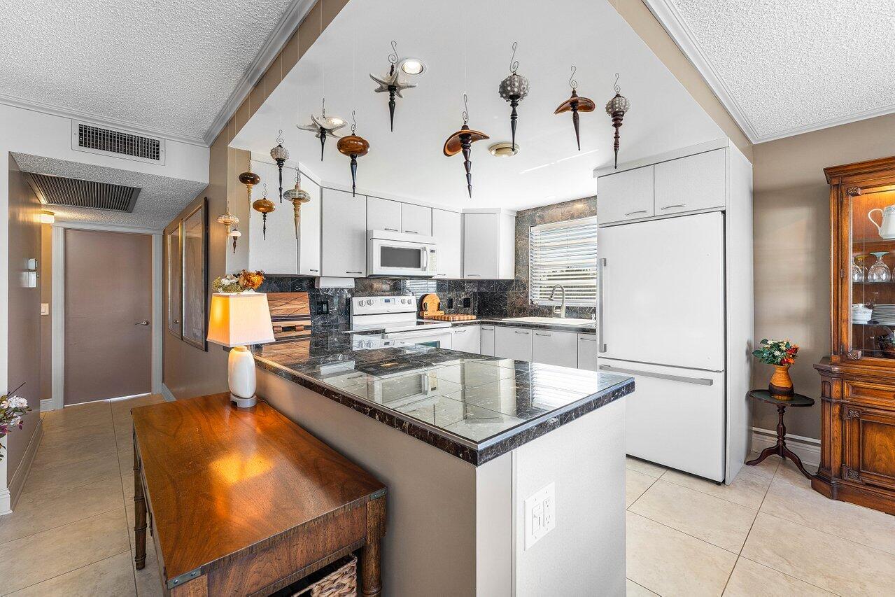 WELLINGTON CONDOS - Residential