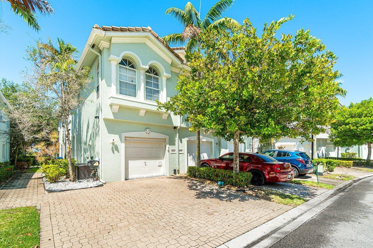 3263 Laurel Ridge Circle