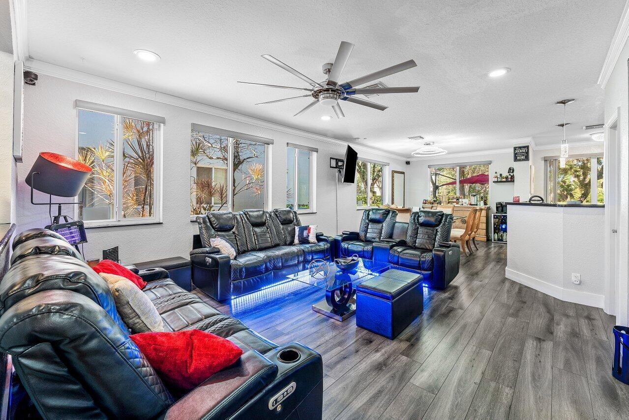 3263 Laurel Ridge Circle