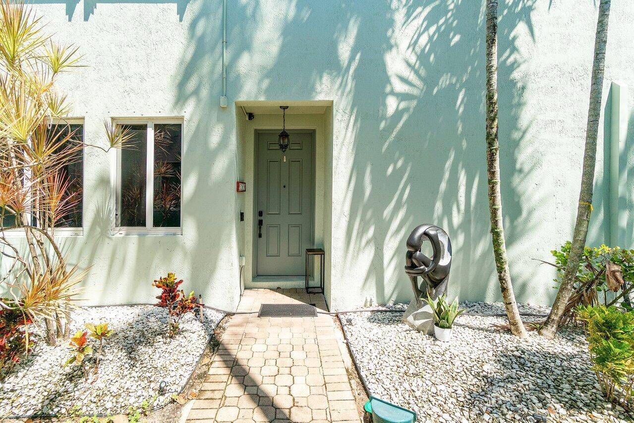 3263 Laurel Ridge Circle
