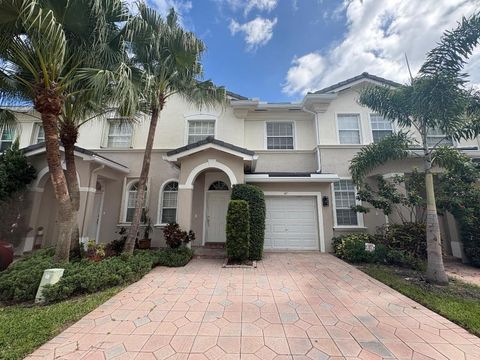 67 Legacy Court Delray Beach FL 33445