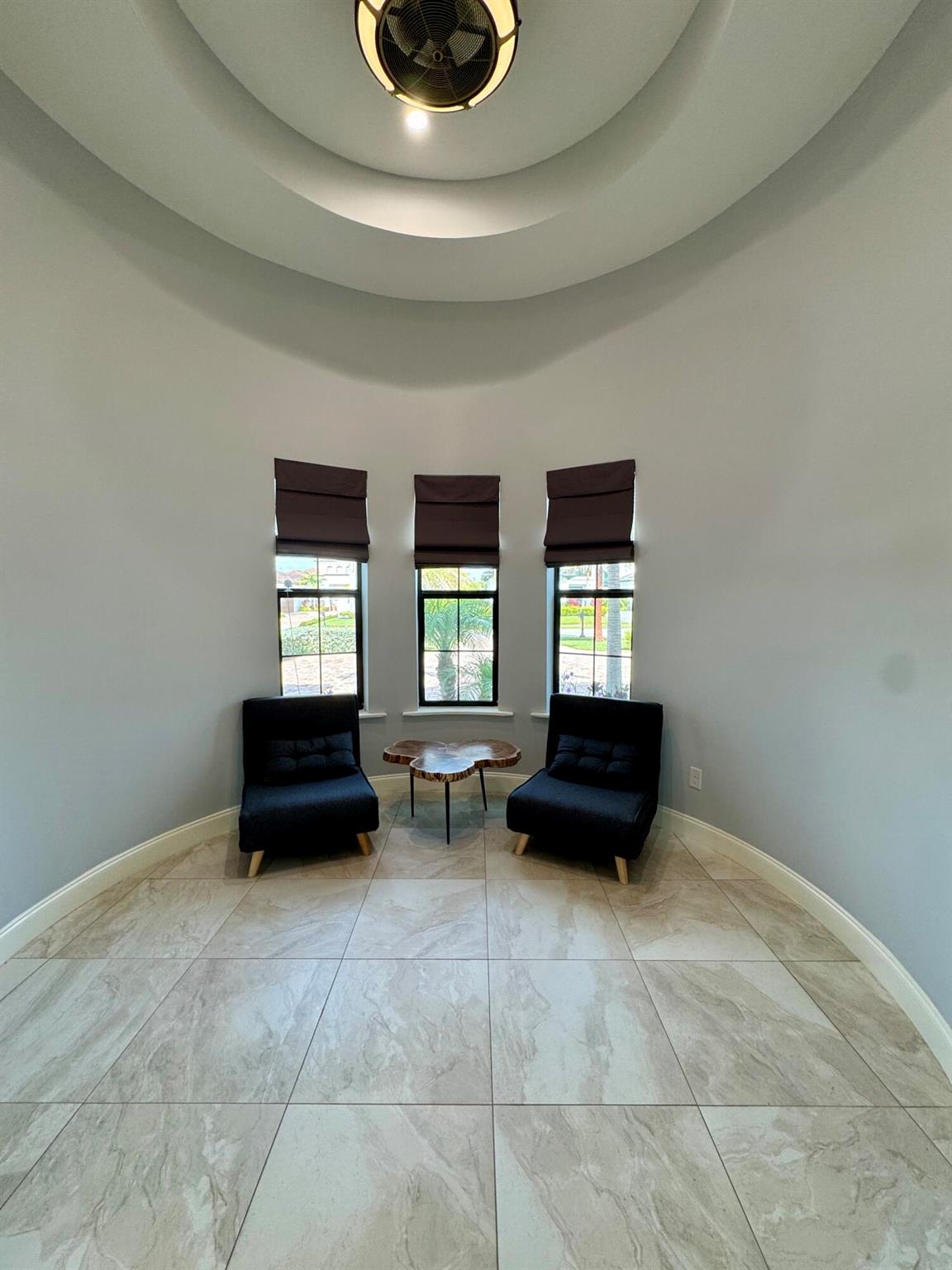 FIRST REPLAT OF RIVER POI - Residential Lease