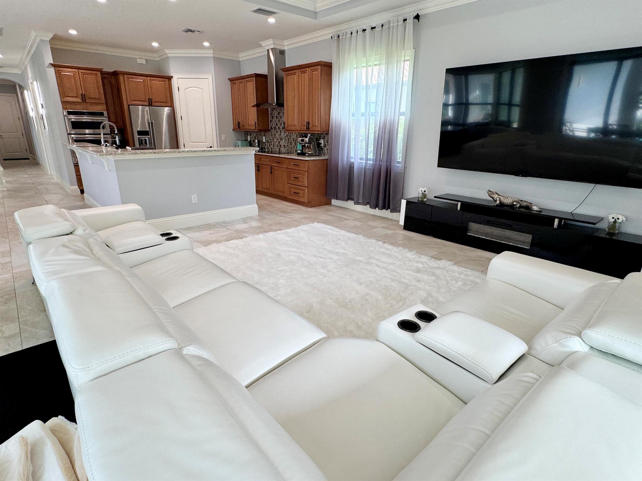FIRST REPLAT OF RIVER POI - Residential Lease