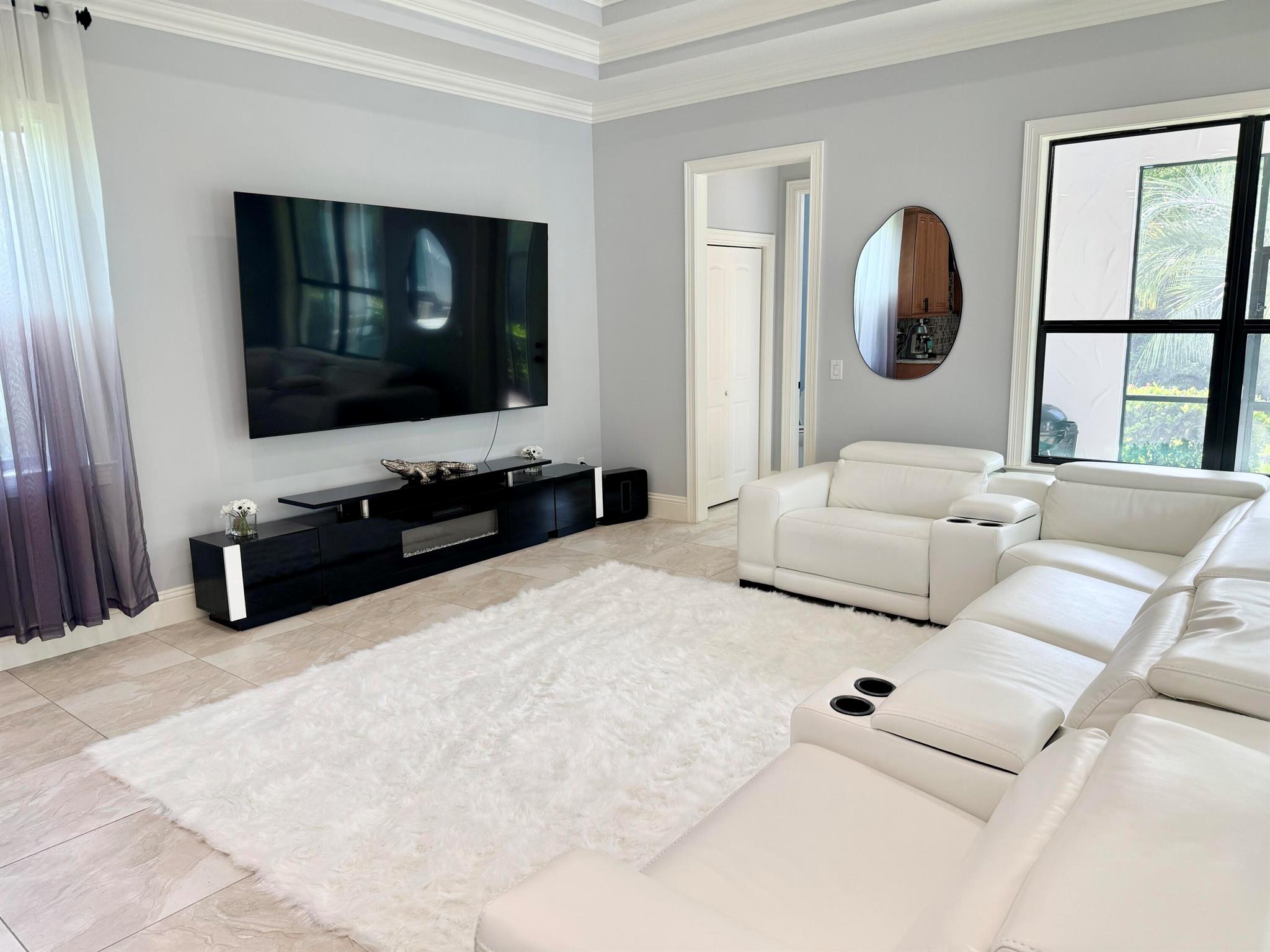 FIRST REPLAT OF RIVER POI - Residential Lease