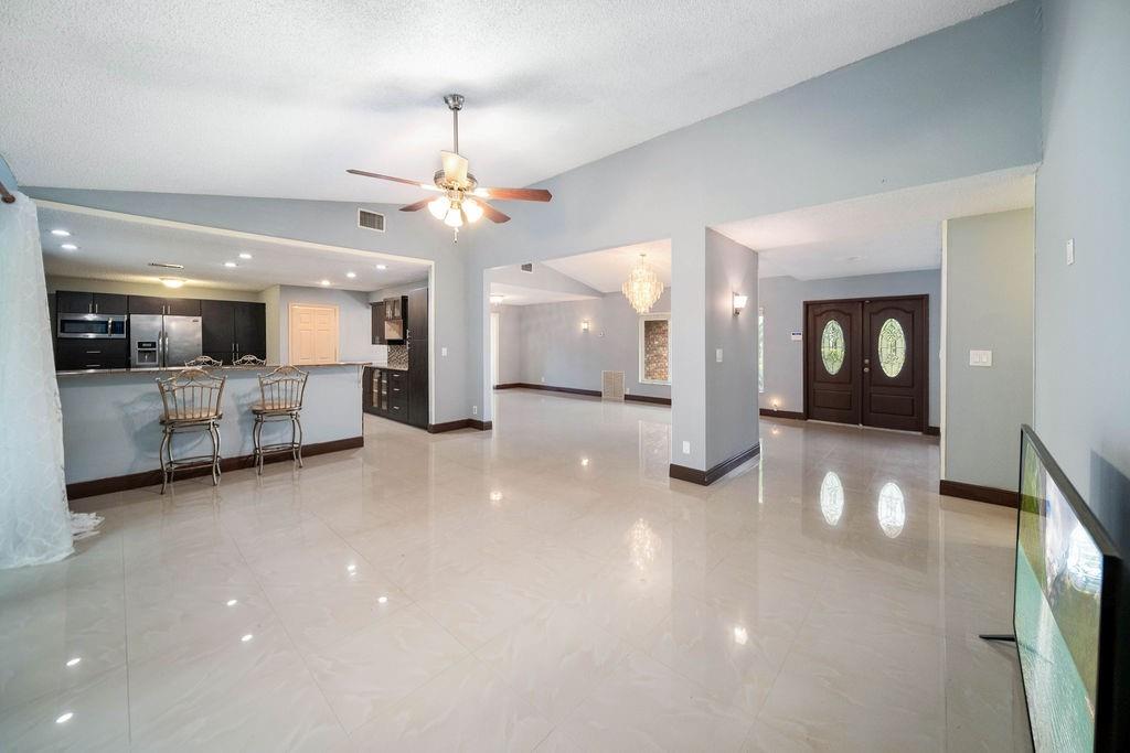 Shadow Wood 80-38 B - Residential