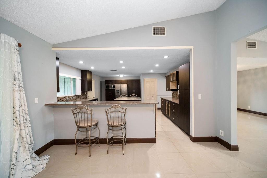 Shadow Wood 80-38 B - Residential