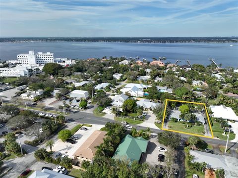 835 SE Osceola St Stuart FL 34994