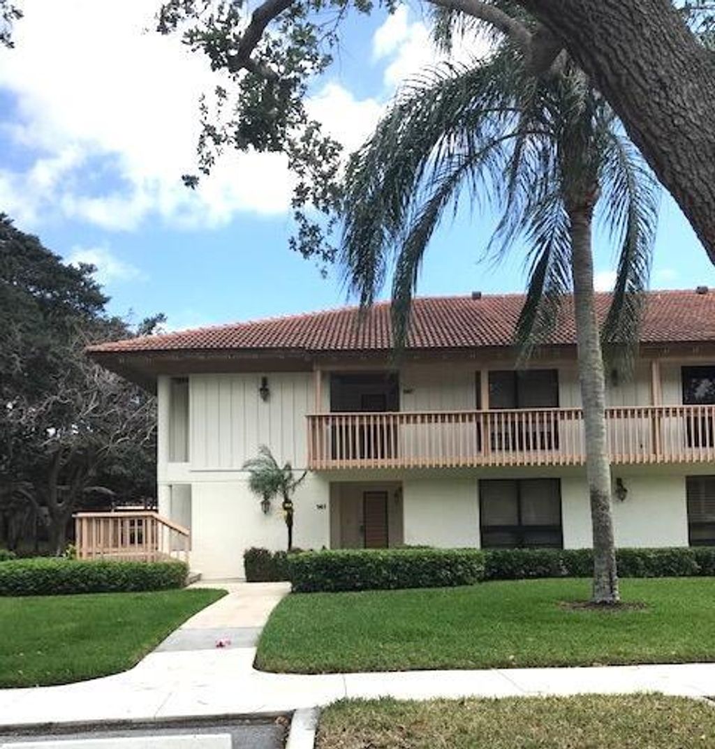 Photo of 141 Brackenwood Road Rd, Palm Beach Gardens, FL 33418 (MLS # R10783157)