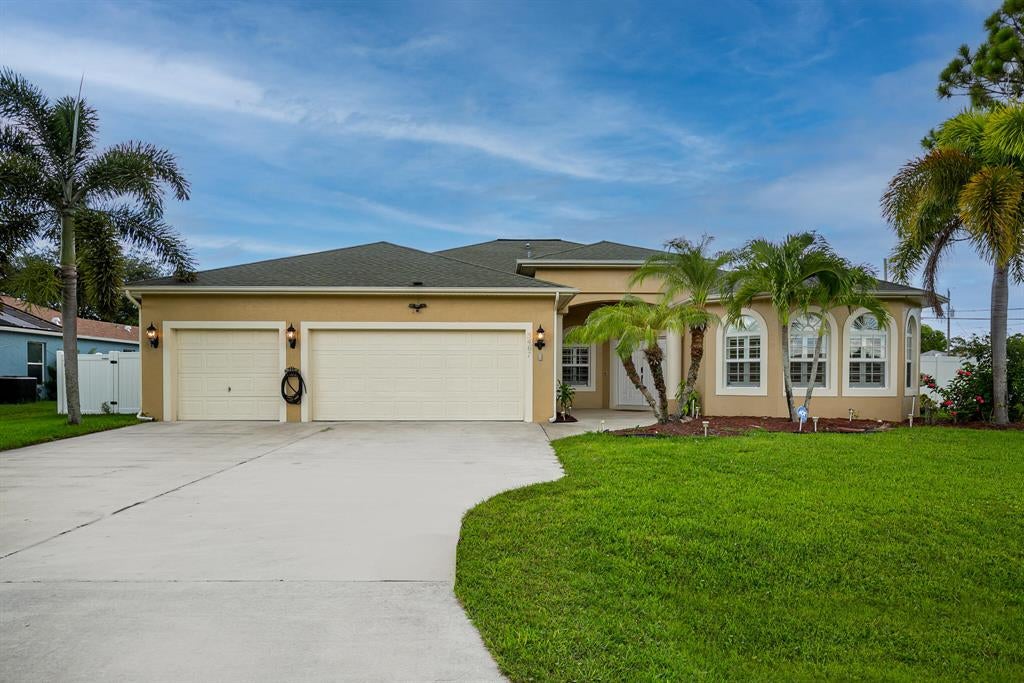 Photo of 5467 NW Crooked Street, Port Saint Lucie, FL 34986 (MLS # R10815913)