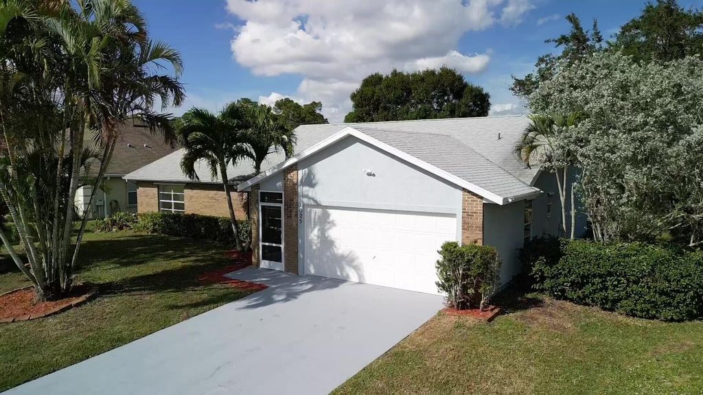 Photo of 1025 SW Majorca Avenue, Port Saint Lucie, FL 34953 (MLS # R10941430)