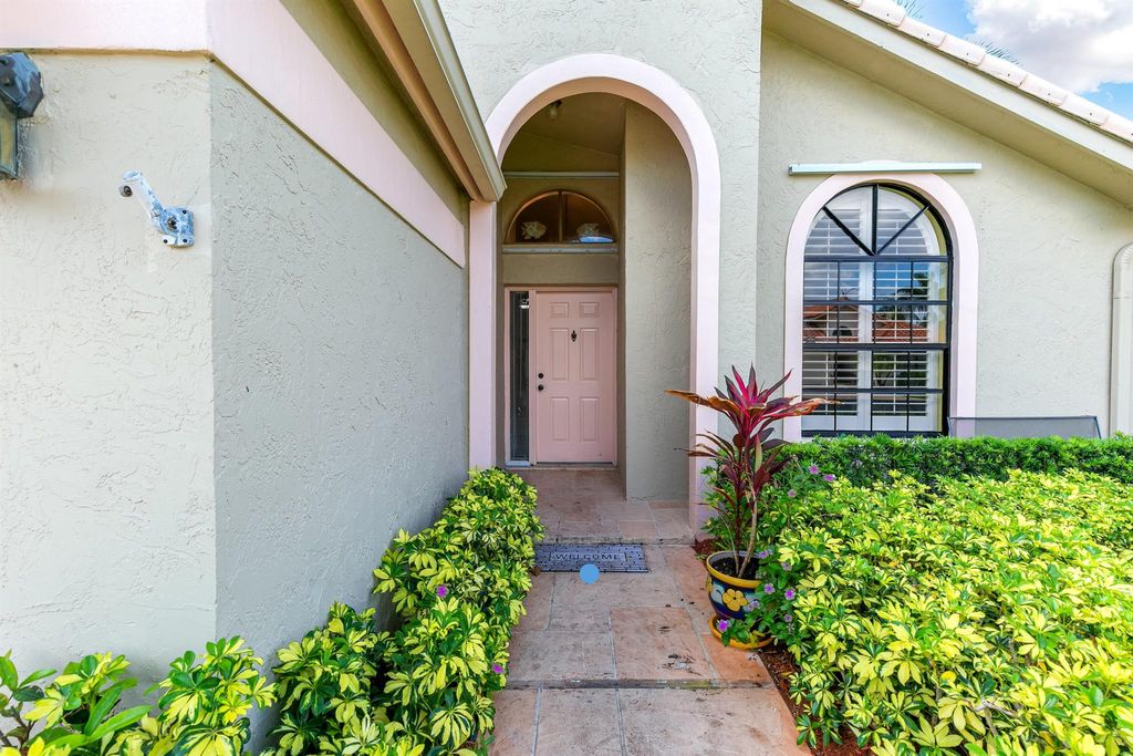 Photo of 176 Executive Circle, Boynton Beach, FL 33436 (MLS # R10977481)