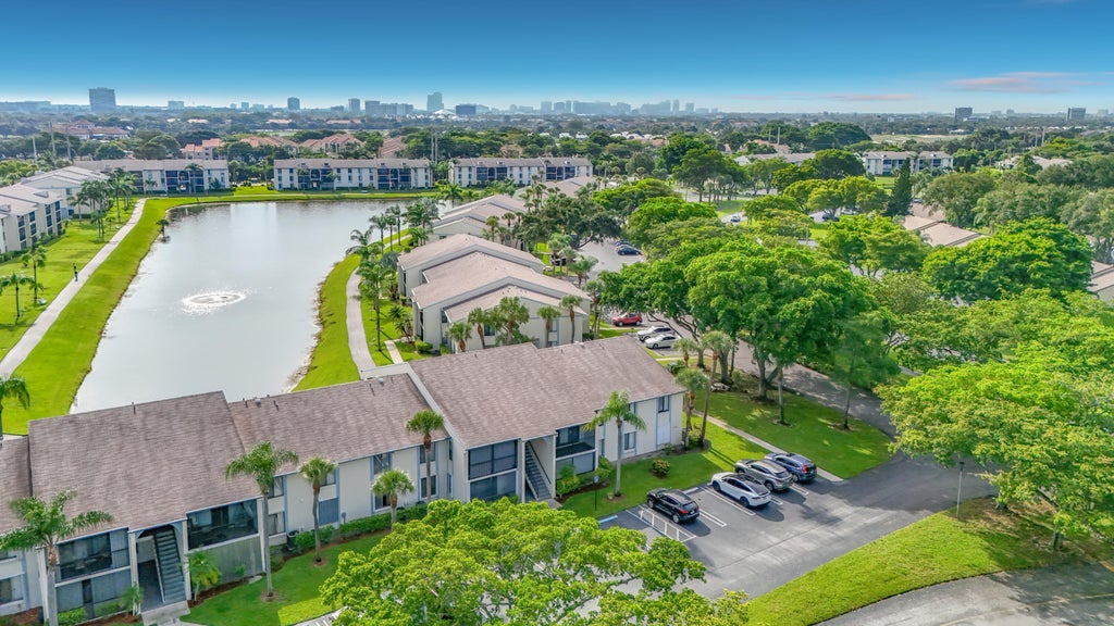 Photo of 1104 GREEN PINE BLVD #E1, West Palm Beach, FL 33409 (MLS # B26057854)