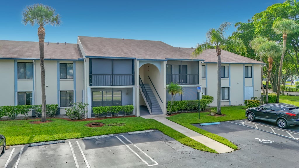 Photo of 1104 GREEN PINE BLVD #E1, West Palm Beach, FL 33409 (MLS # B26057854)
