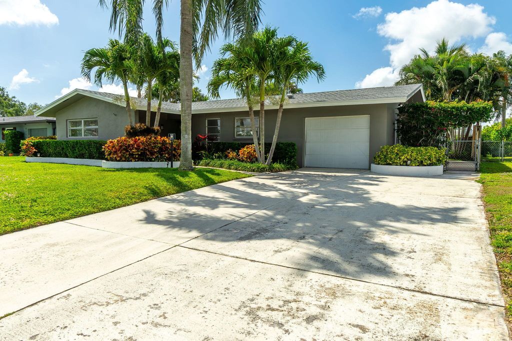 Photo of 4370 Flax Court, Palm Beach Gardens, FL 33410 (MLS # R11112638)