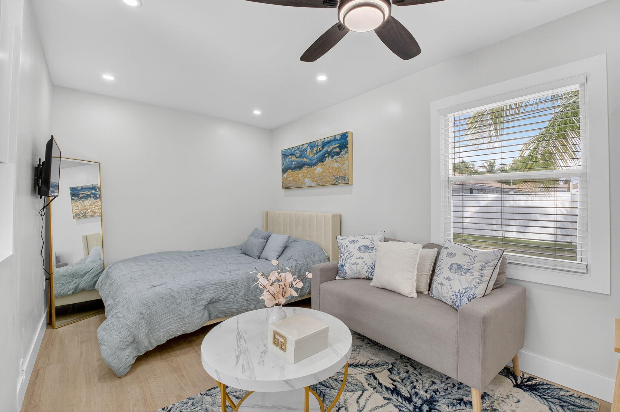 DECARIE - Residential Income