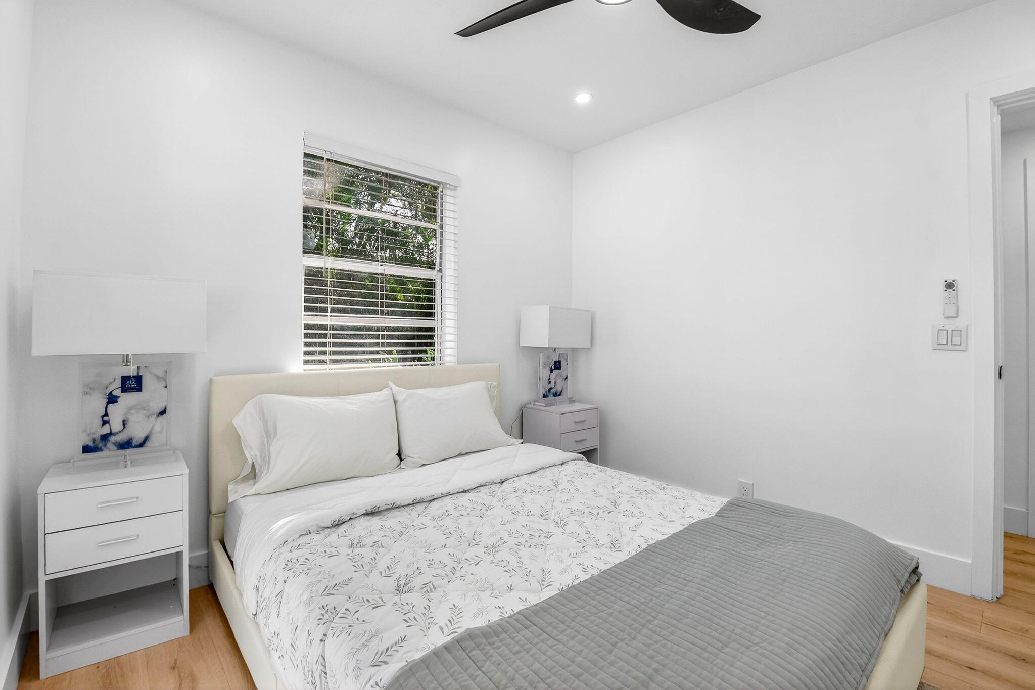 DECARIE - Residential Income