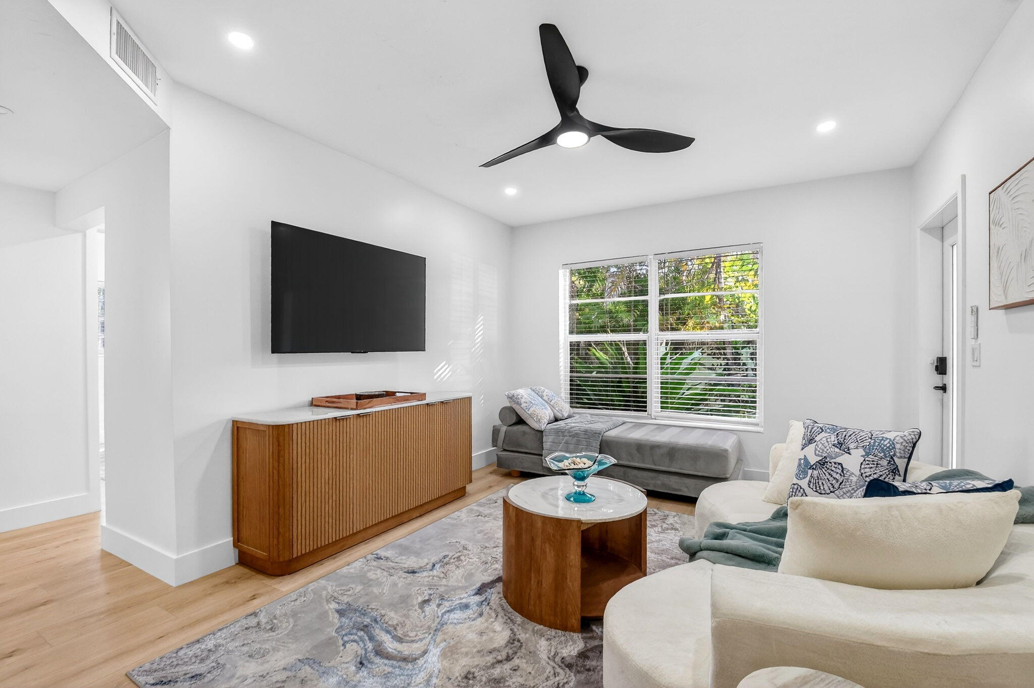 DECARIE - Residential Income