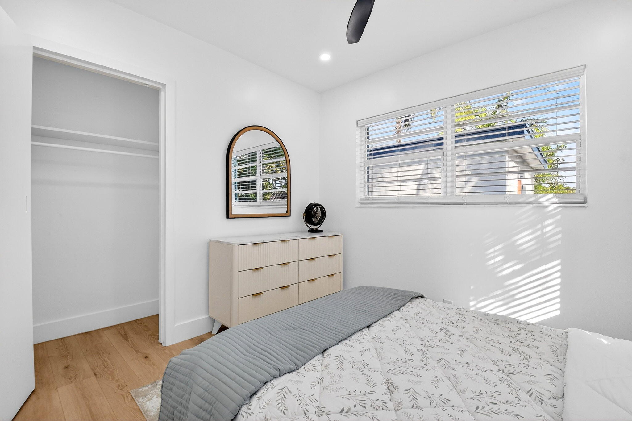 DECARIE - Residential Income