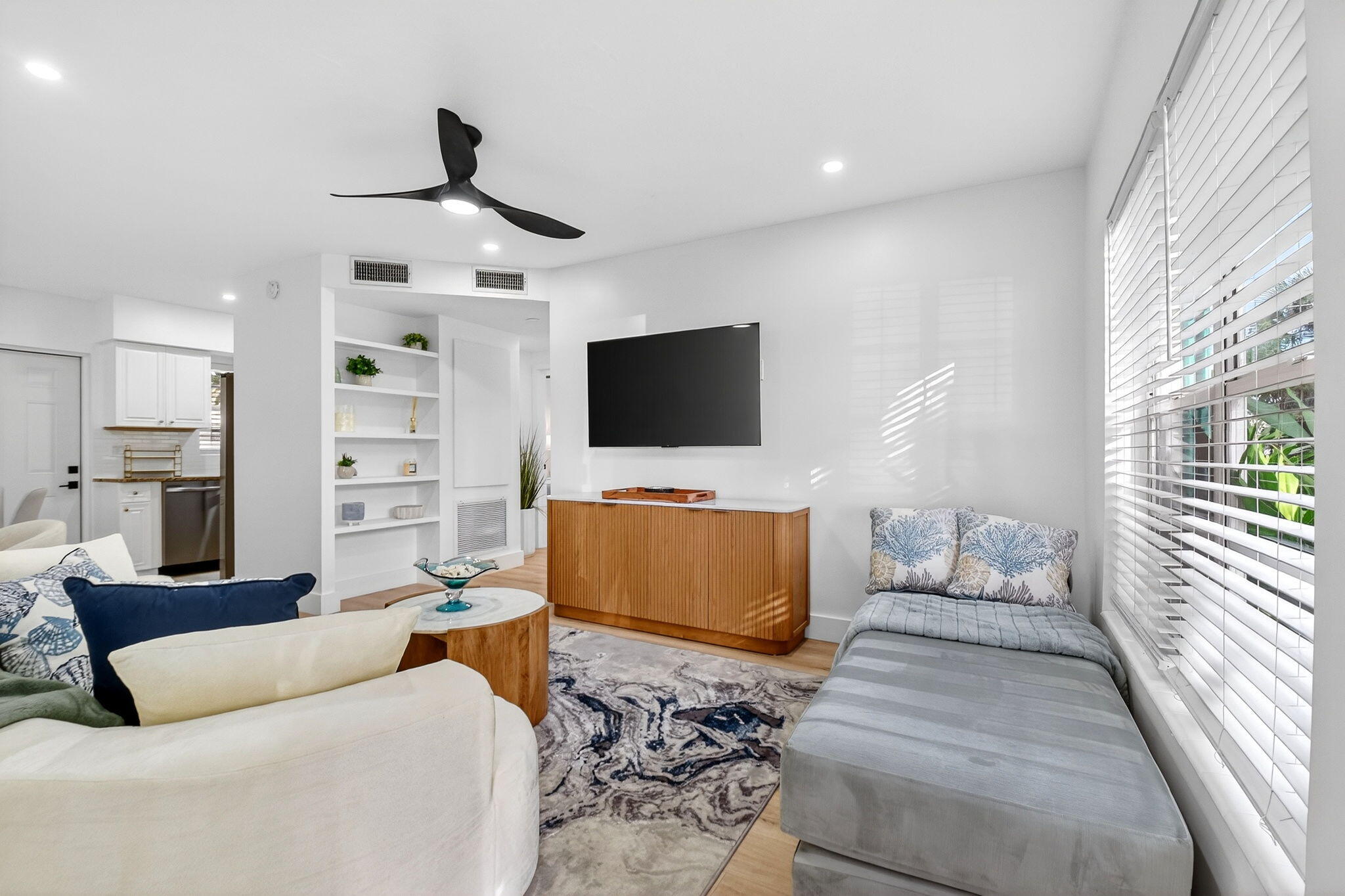 DECARIE - Residential Income