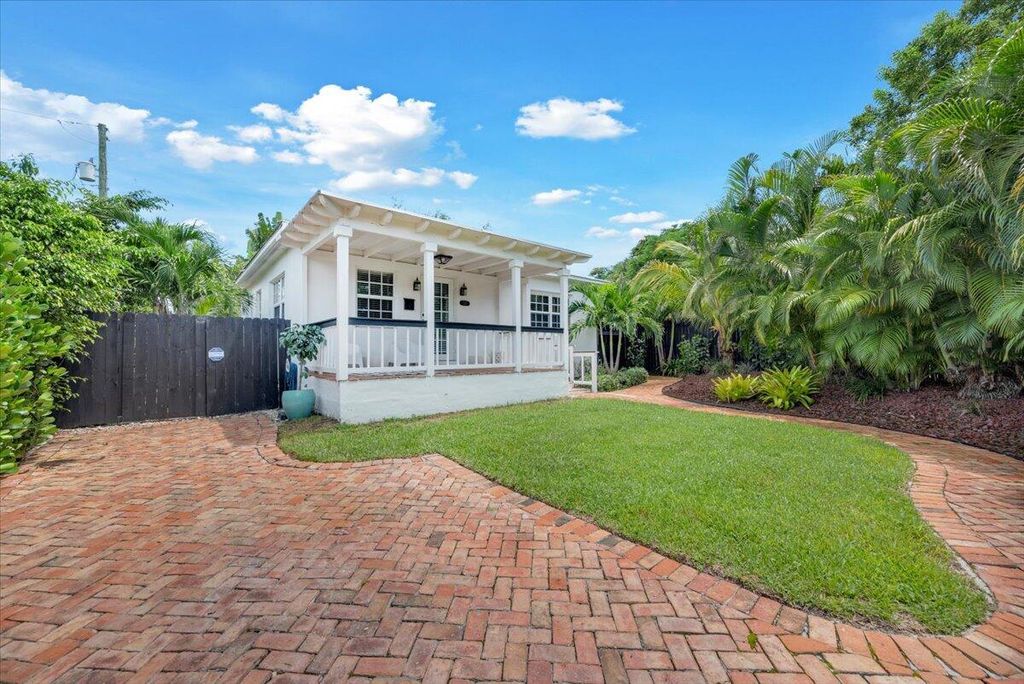 Photo of 735 Newark Street, West Palm Beach, FL 33401 (MLS # R11106941)