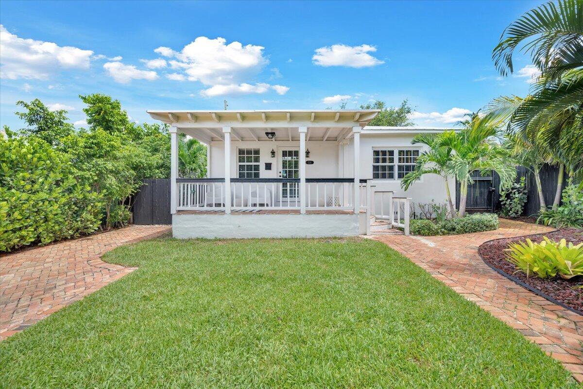 RARELY AVAILABLE! MOST DESIRABLE DOWNTOWN NEIGHBORHOOD!! Historic Grandview Heights! Completely Renovated Key West Style 2 Bedroom ,1 Bath House with Beautiful Outdoor Space for Entertaining or Relaxing. Extremely Private Fenced Backyard with Patio and Gorgeous Landscaping. Large Bedrooms. Fully equipped Kitchen with Gas Stove. Parking for multi cars in Driveway. Steps from Howard Park, Walking Paths, Bike Path, Tennis Courts. Walking Distance to CityPlace, Grandview Market, Restaurants, Shopping, Kravis Center, Convention Center, Publix . . . 5 minutes to Palm Beach Island, Worth Avenue, the Beach, Airport. Annual or Short Term/Flexible Lease Terms available now! Seasonal $8K. Furnished or Unfurnished. PETS WELCOME!! YOU WILL LOVE THE LOCATION AND LIFESTYLE!