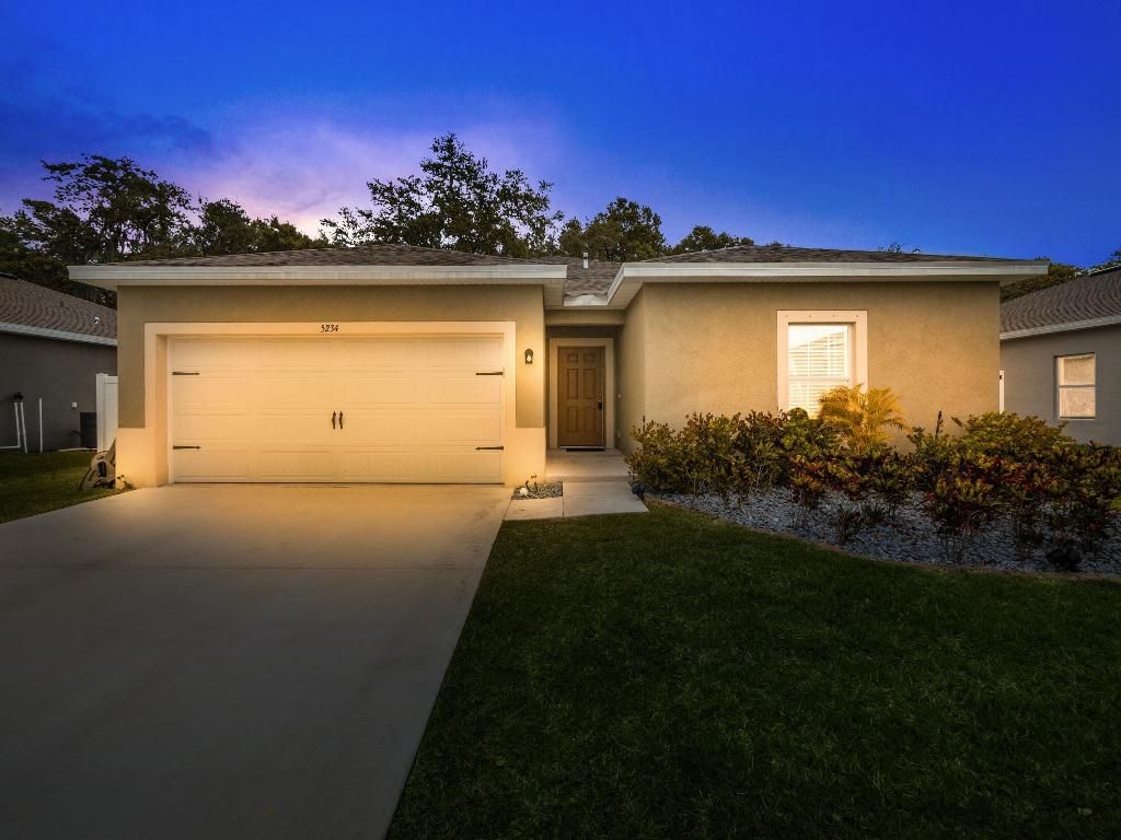Photo of 5234 Oakland Lake Circle, Fort Pierce, FL 34951 (MLS # R11147878)