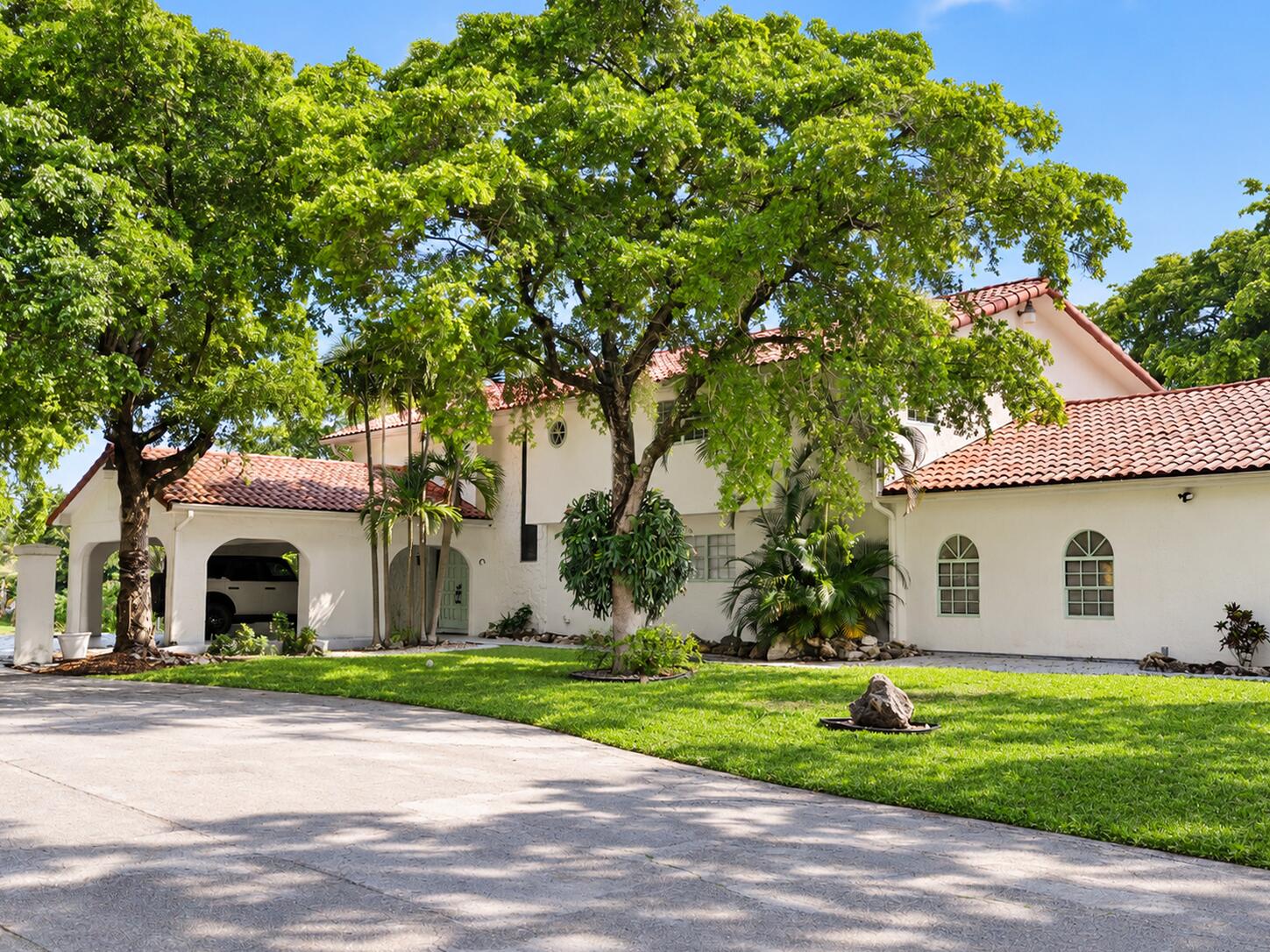 Properties 2614 Amherst Lane