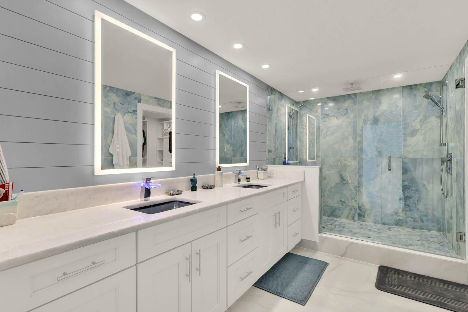 PRINCESS OF HUTCHINSON ISLAND - Residential
