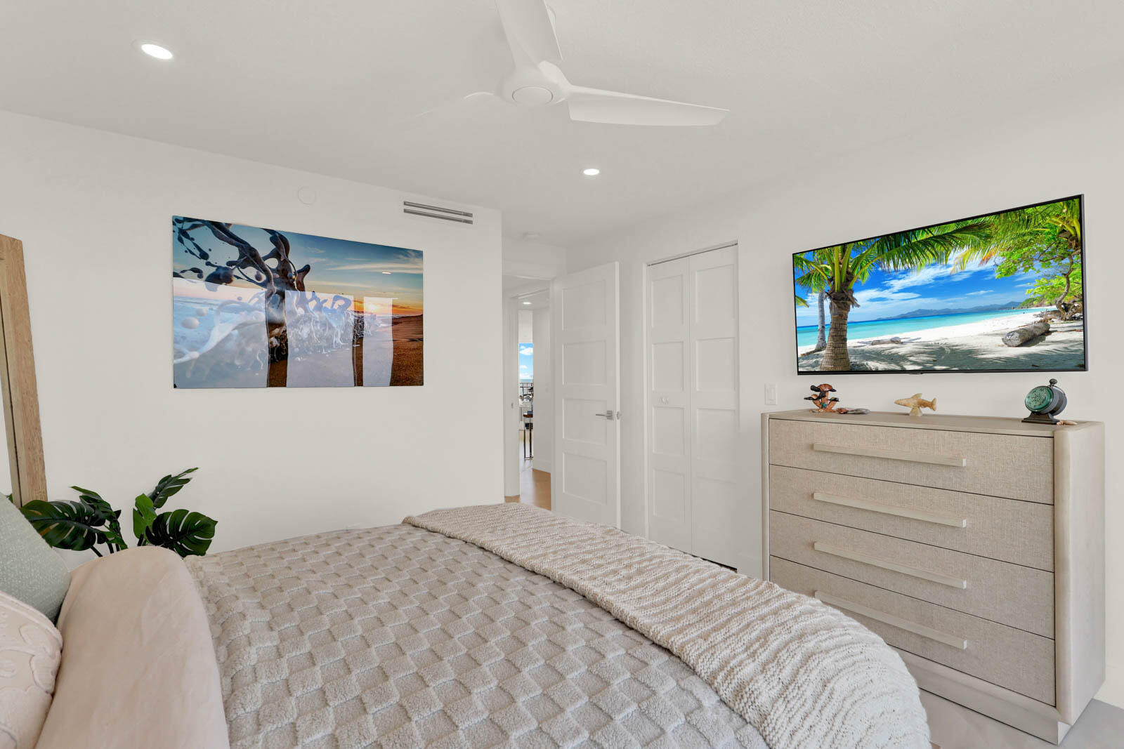 PRINCESS OF HUTCHINSON ISLAND - Residential