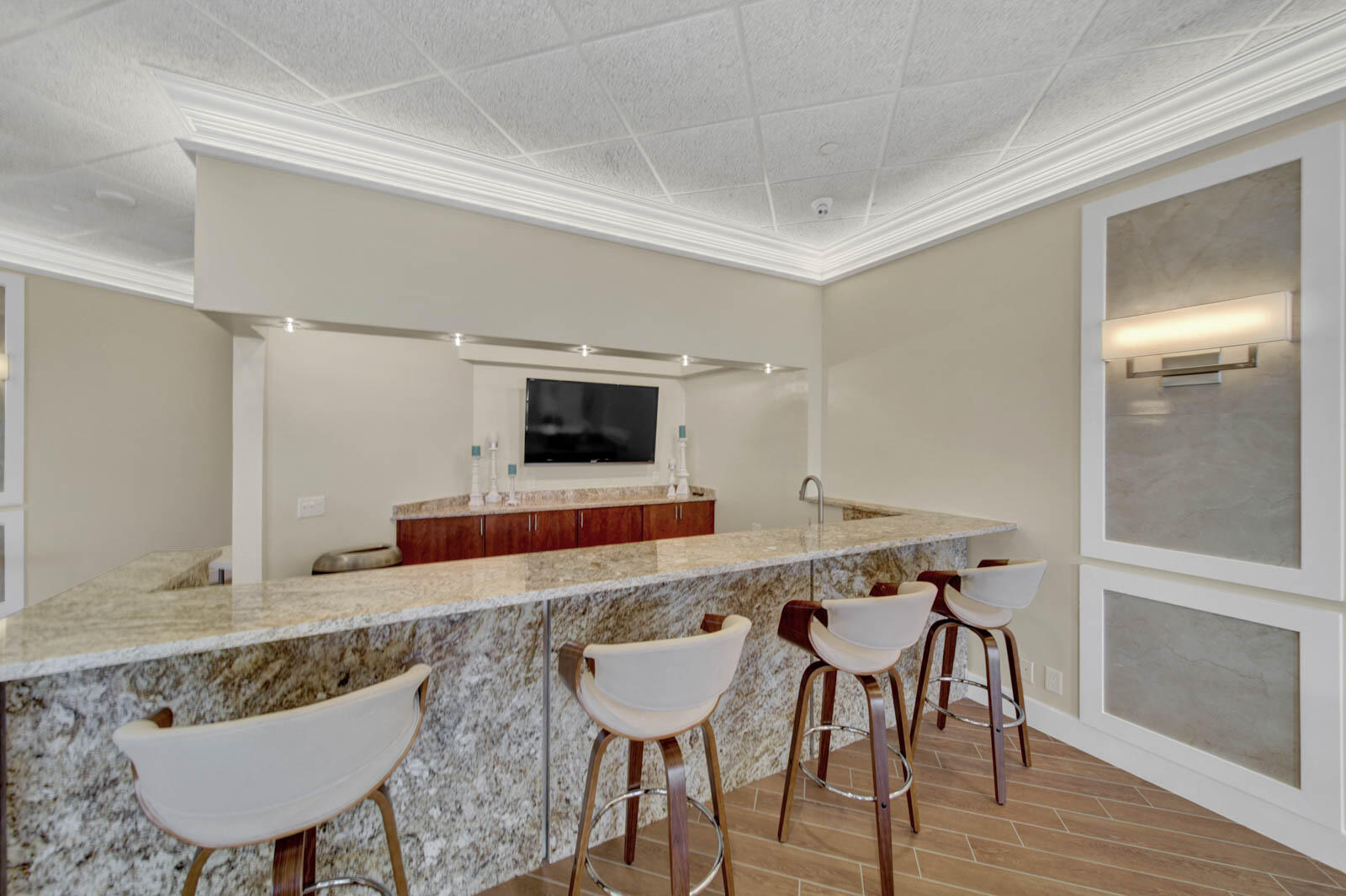 PRINCESS OF HUTCHINSON ISLAND - Residential