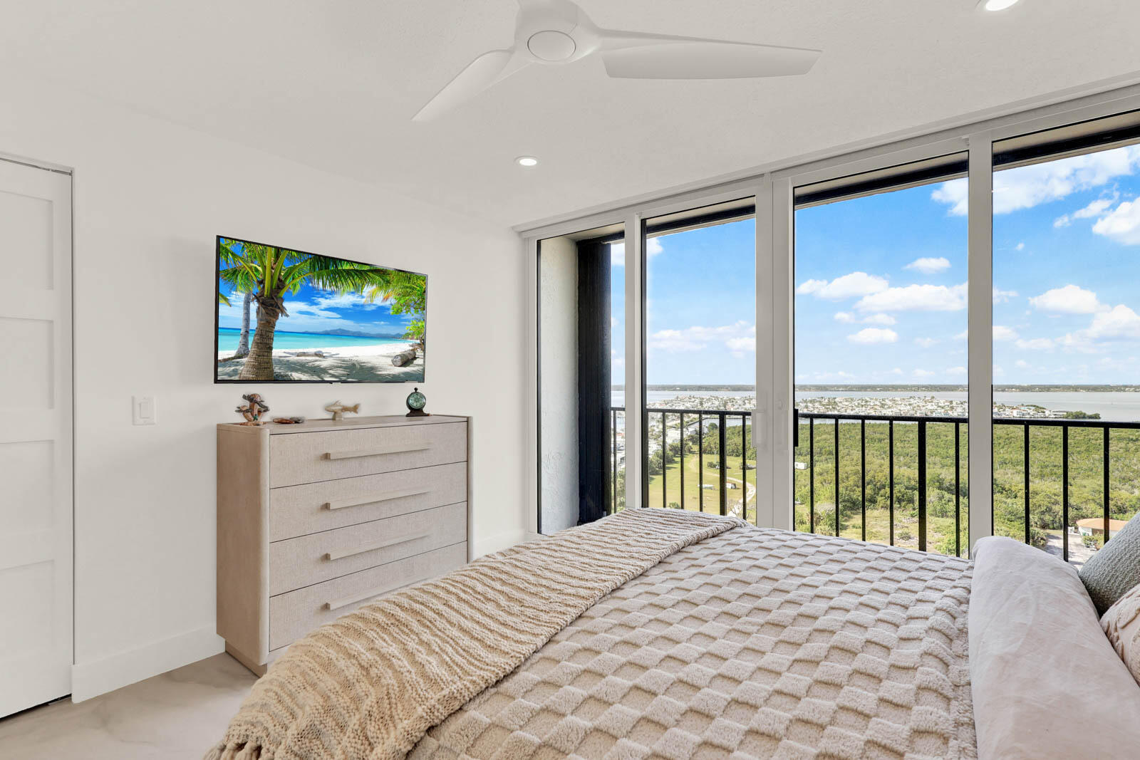 PRINCESS OF HUTCHINSON ISLAND - Residential