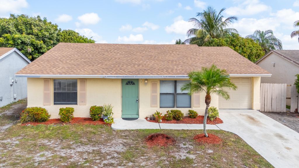 Photo of 5805 Ithaca Circle E, Lake Worth, FL 33463 (MLS # R11077580)
