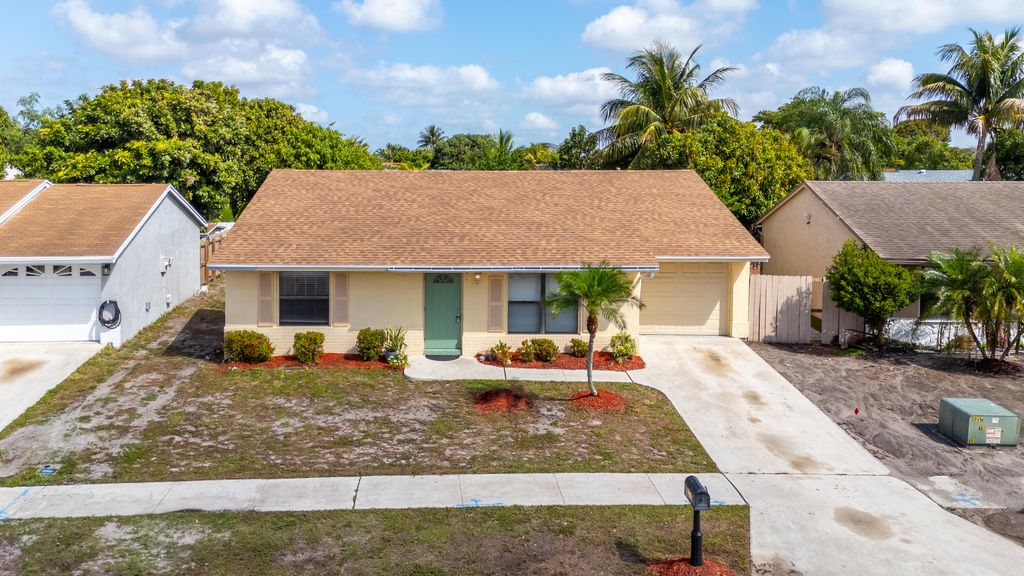 Photo of 5805 Ithaca Circle E, Lake Worth, FL 33463 (MLS # R11077580)