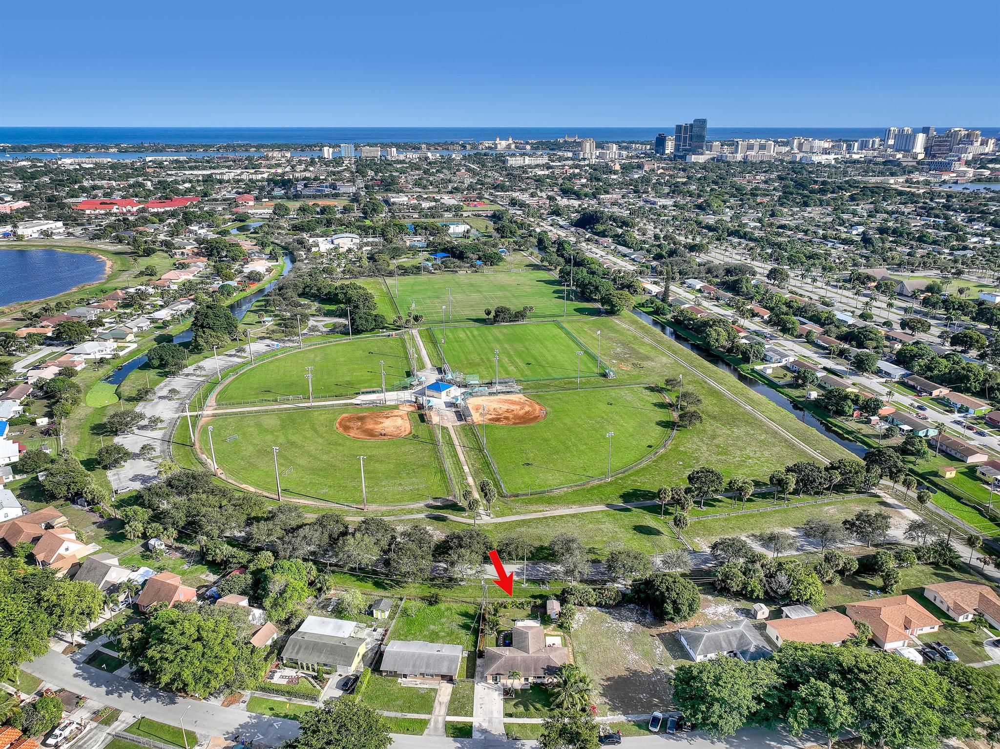 ROOSEVELT ESTS IN PB 25 P - Residential