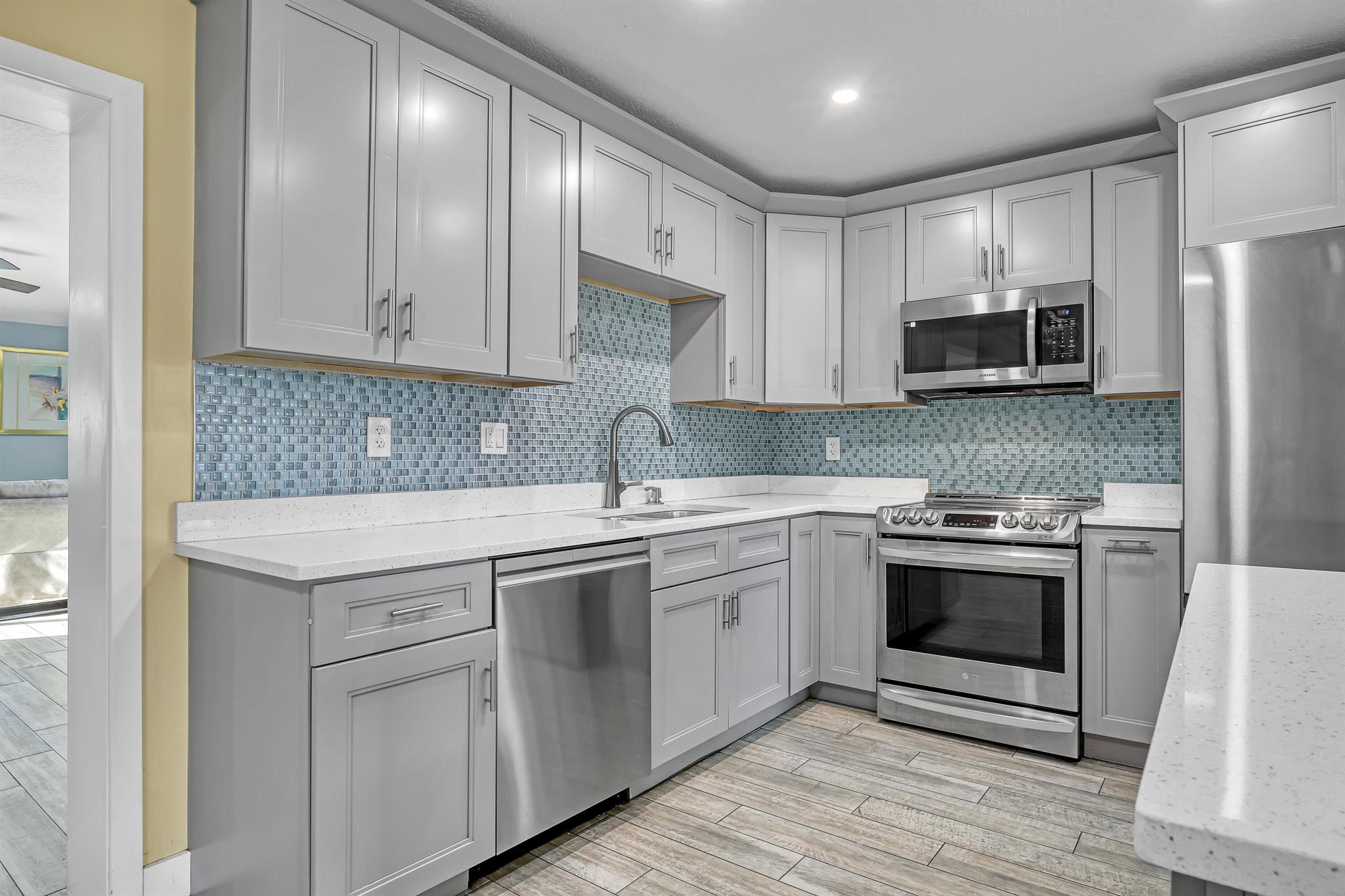 ROOSEVELT ESTS IN PB 25 P - Residential