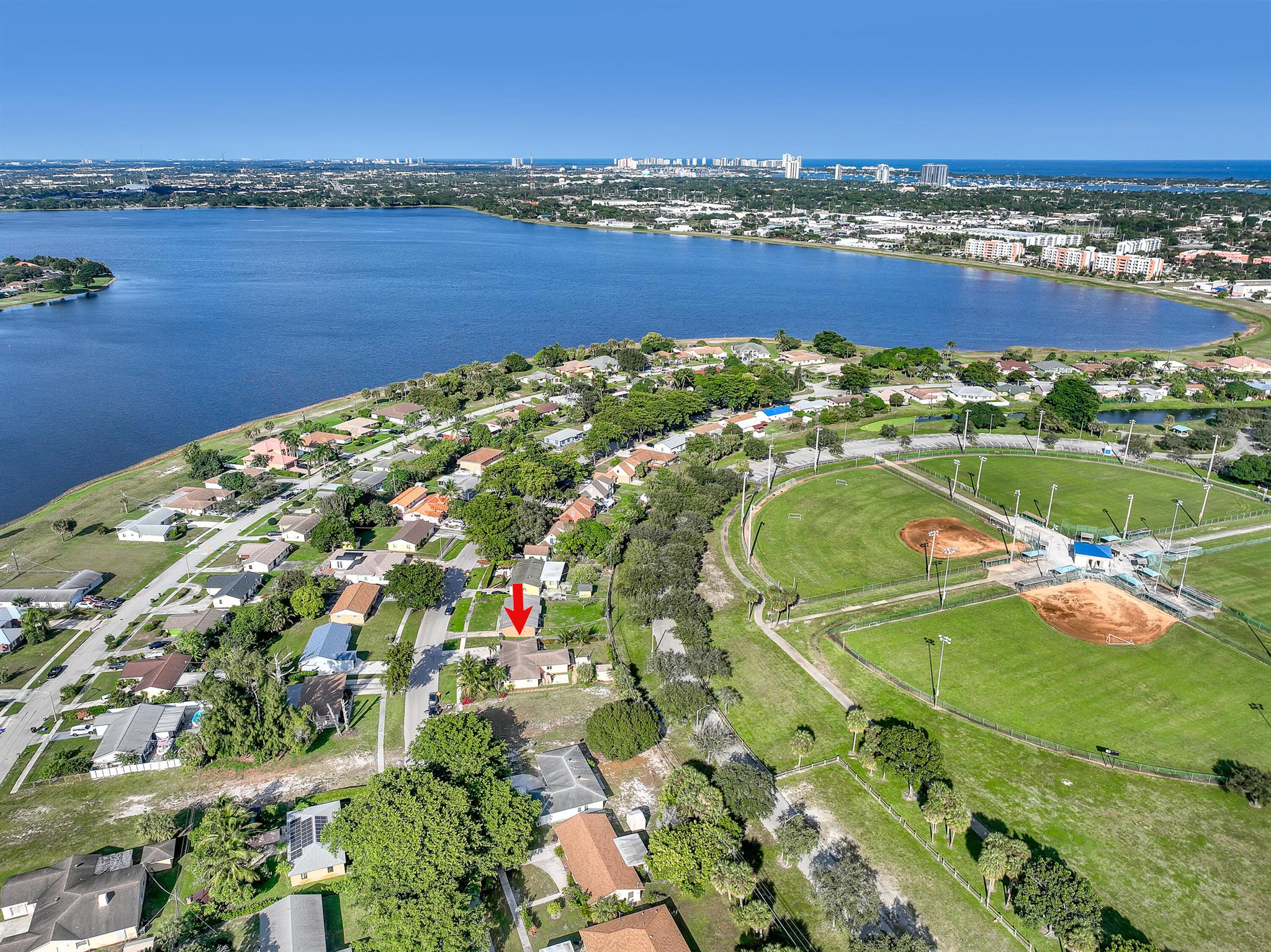 ROOSEVELT ESTS IN PB 25 P - Residential