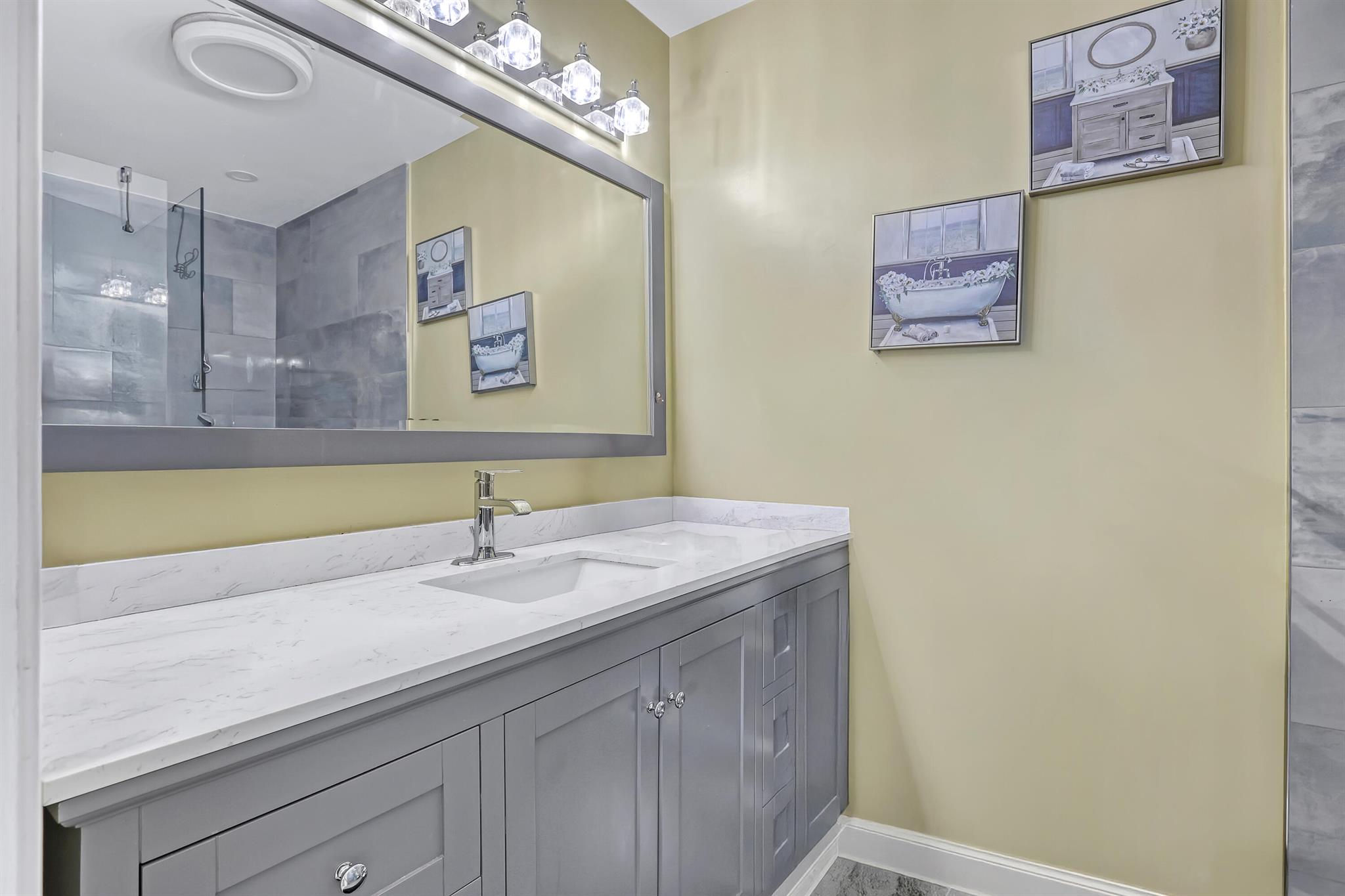 ROOSEVELT ESTS IN PB 25 P - Residential