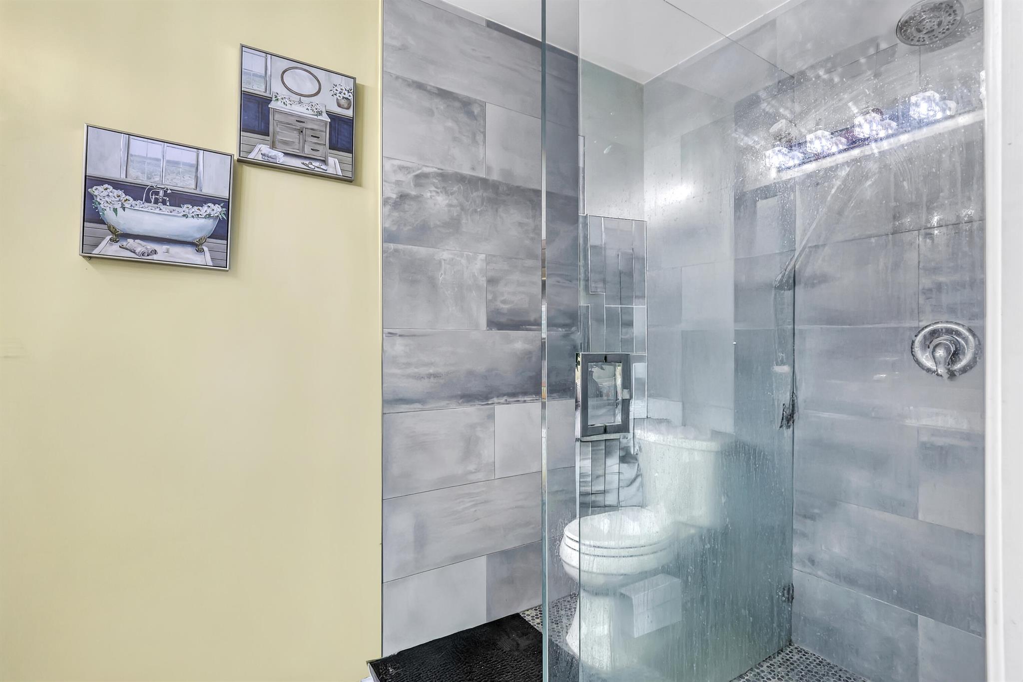 ROOSEVELT ESTS IN PB 25 P - Residential