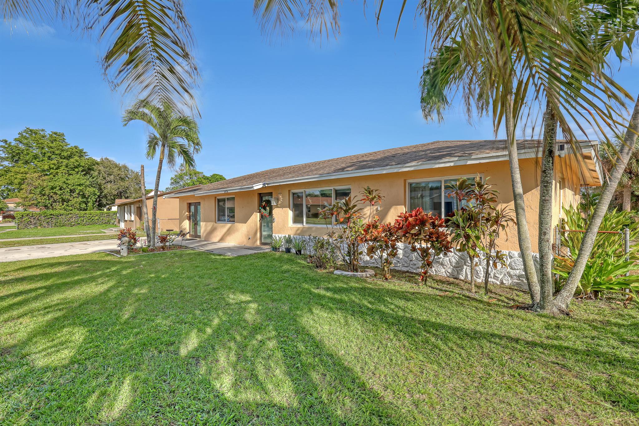 ROOSEVELT ESTS IN PB 25 P - Residential