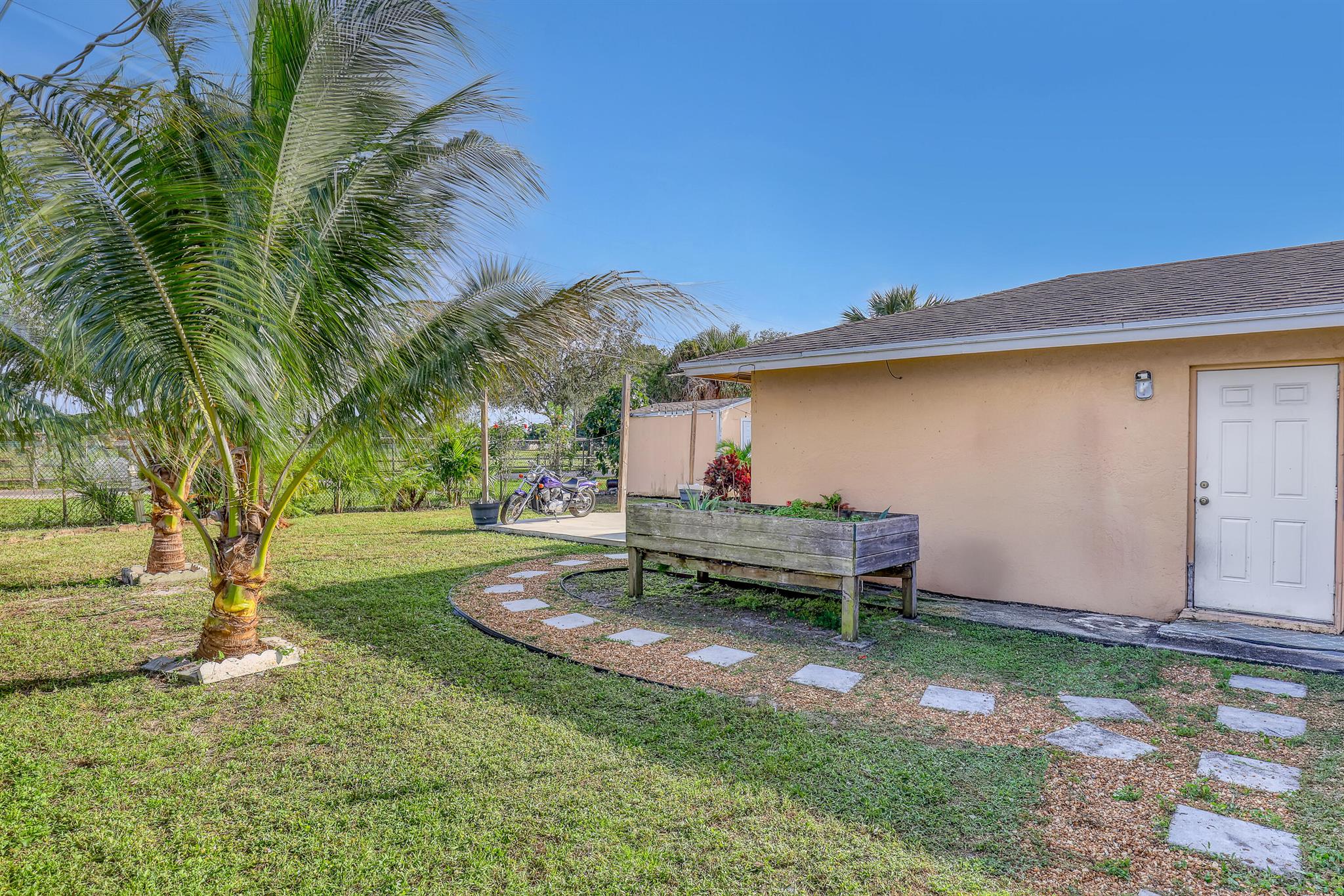 ROOSEVELT ESTS IN PB 25 P - Residential