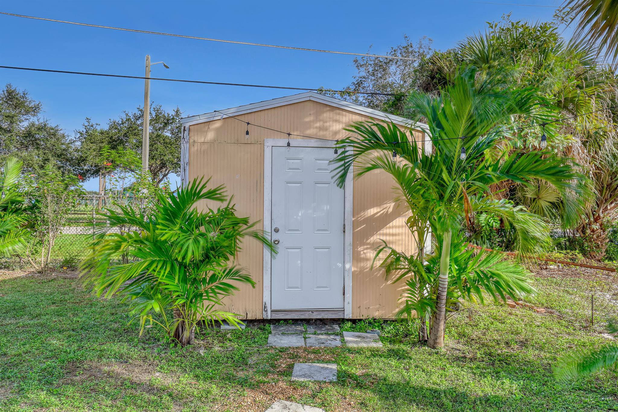 ROOSEVELT ESTS IN PB 25 P - Residential