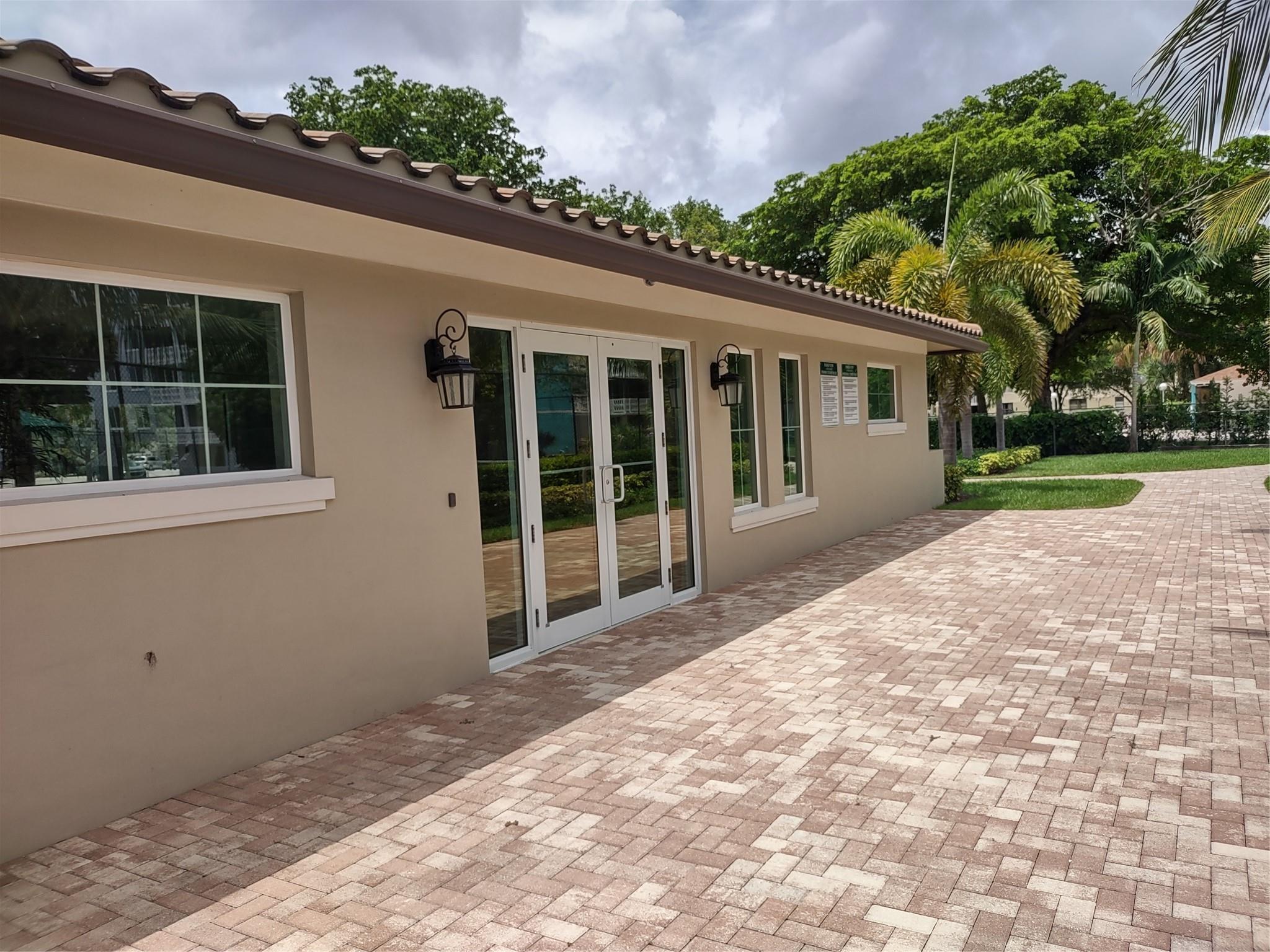 4200 Hillcrest Drive 405