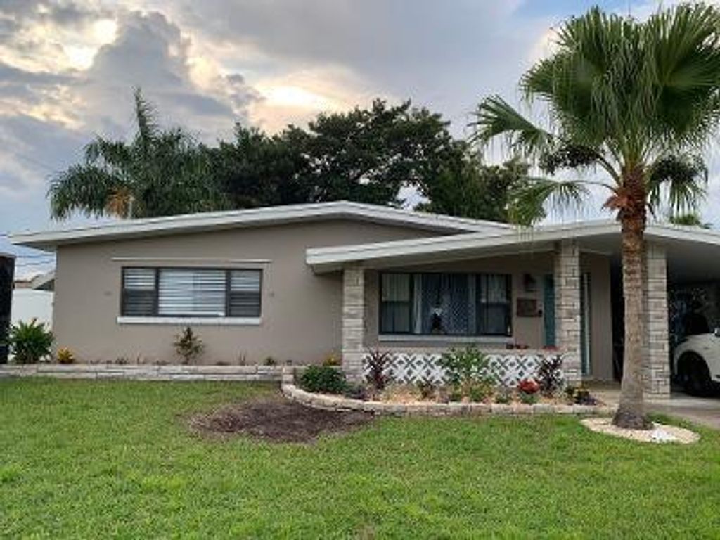 Photo of 106 SE Camino Street, Fort Pierce, FL 34952 (MLS # R10717231)