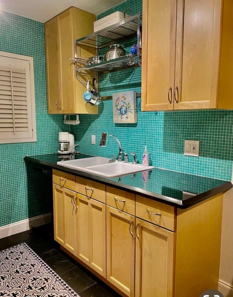 TOWNSITE APTS SEVENTEEN C - Residential Lease