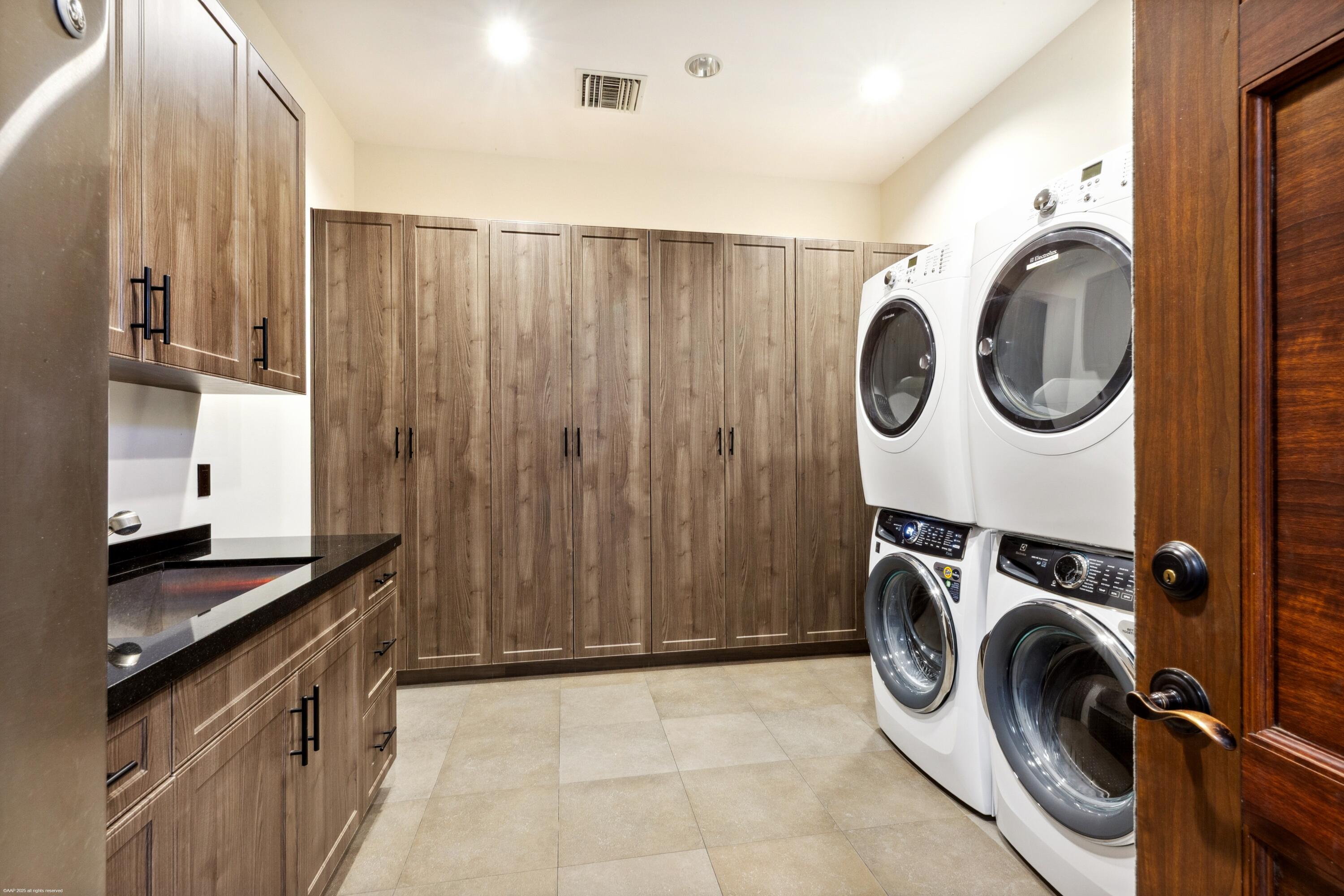 SADDLE TRAIL PARK OF WELLINGTON - Residential